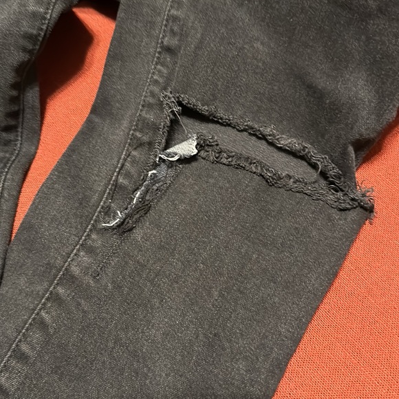 J Brand Black Mercy Cropped Jeans in a Size 27 - Picture 10 of 13